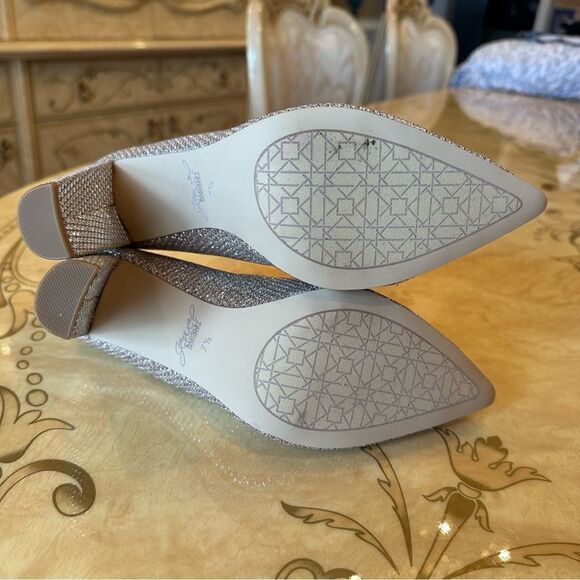 Badgley Mischka rose gold beige heels - Picture 13 of 16